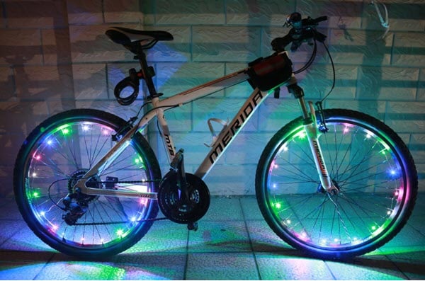 Đèn led giúp xe đạp của bạn trở nên nổi bật hơn