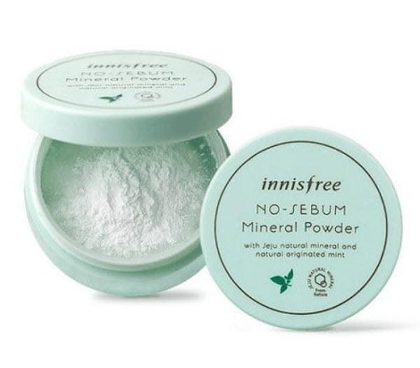 Innisfree No – Sebum Mineral Powder rất được ưa chuộng bởi khả năng kiềm dầu tốt nhất