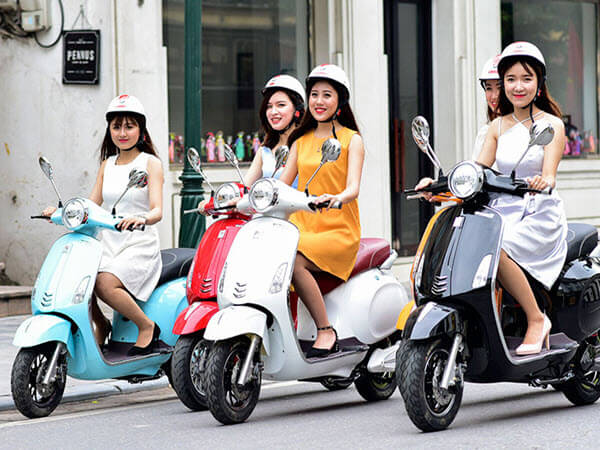 Xe máy 50cc cho học sinh nữ rất dễ dàng điều khiển và sử dụng đơn giản