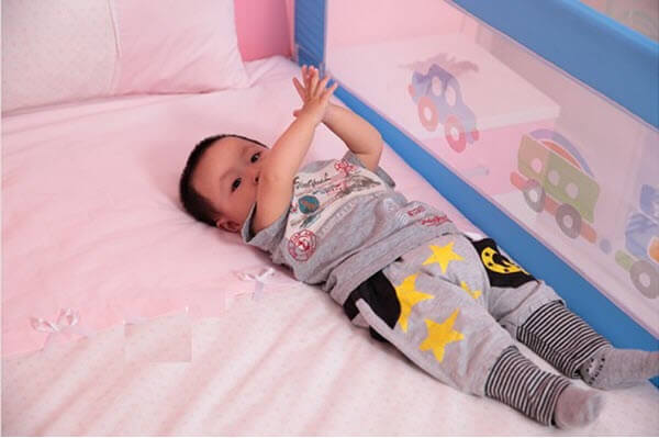 Thanh chắn giường Umoo nổi bật nhất dành cho em bé