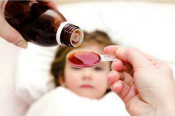 Sử dụng thuốc giúp trẻ nhỏ hạ sốt nhanh chóng