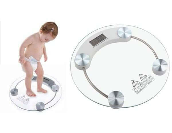 Cân điện tử mini rất cần thiết để xác định cân nặng của trẻ