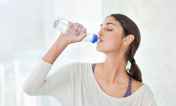 Uống nhiều nước mỗi ngày