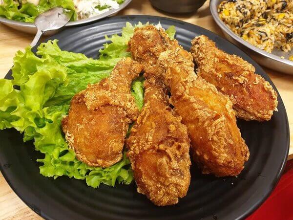 Gà rán Chicken Plus với nhiều món ăn cho bạn lựa chọn